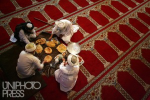 イスラムの食事風景